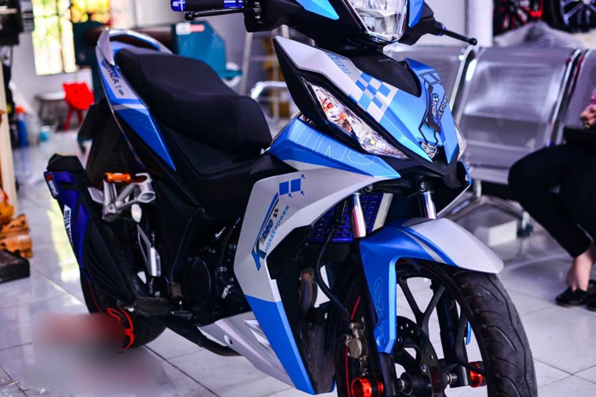 Tem rời winner v1 trắng xanh