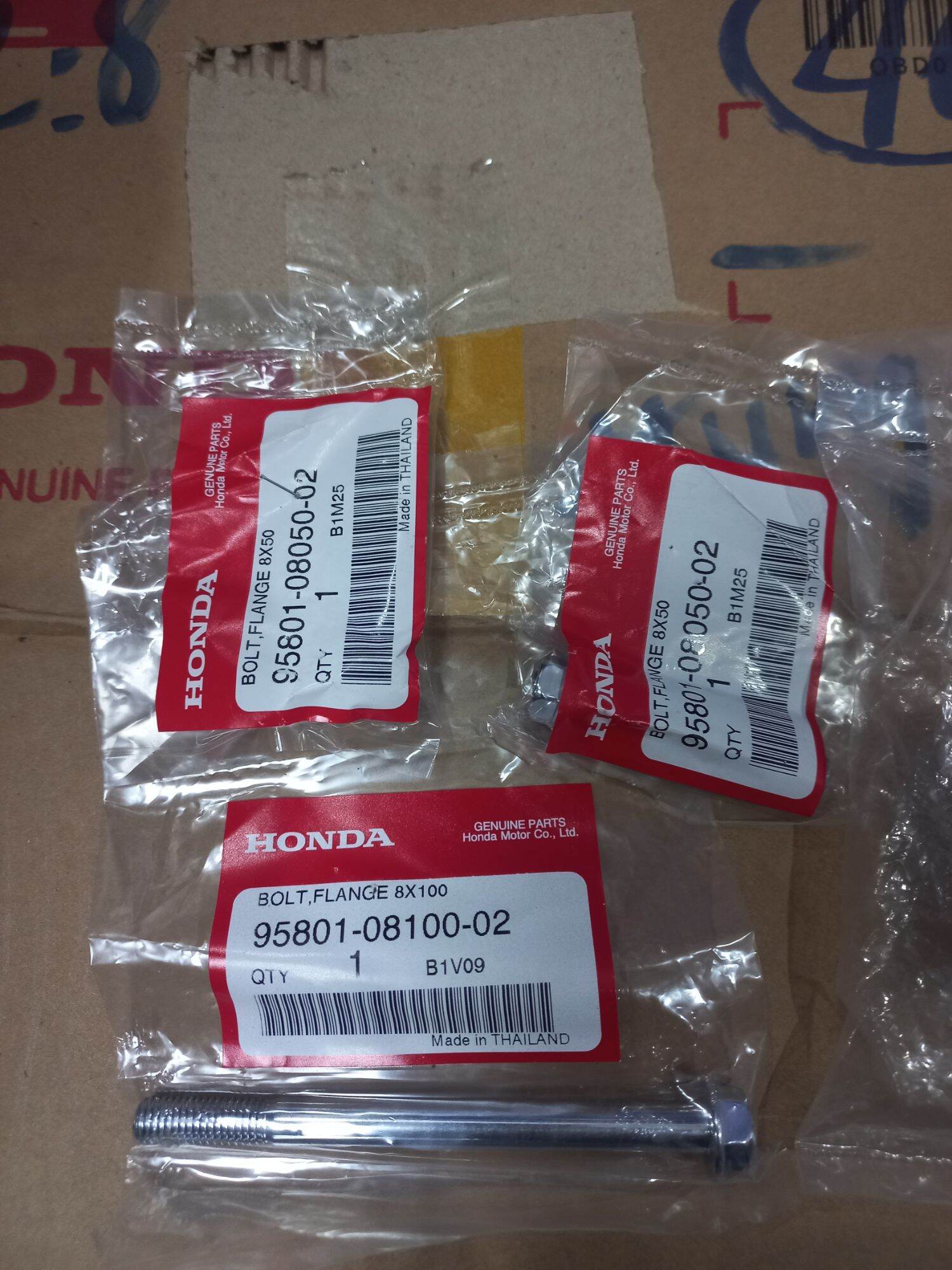 3 ốc bắt pô ab thái : 2 gắn 1 dài ( nhập thái )