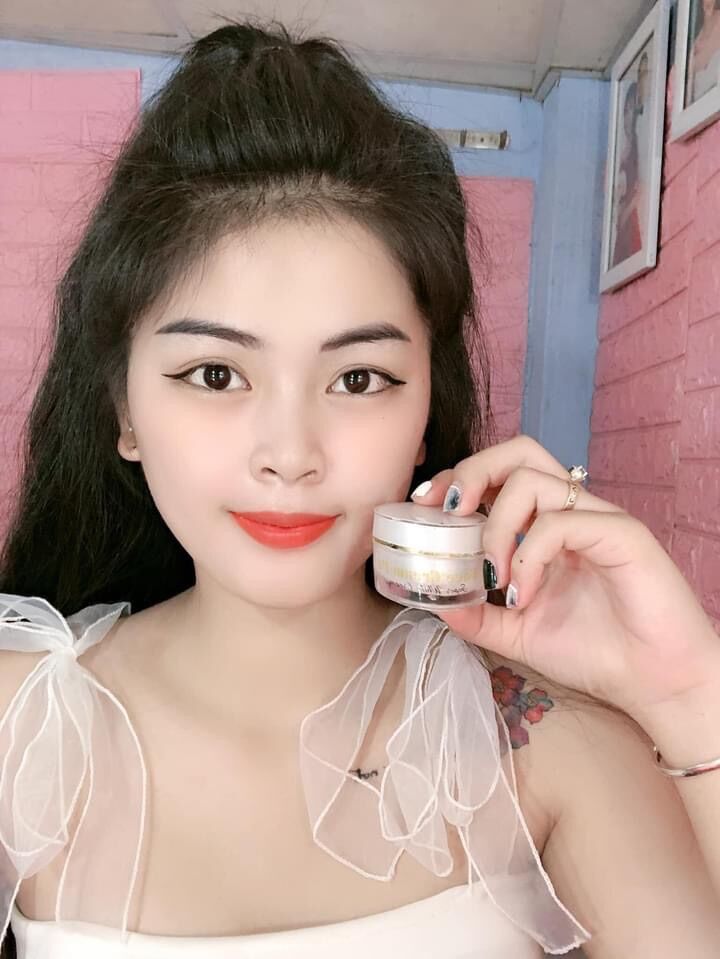 KEM FACE P1 DƯỠNG TRẮNG DA PONRY 10gr ( có kèm quà )