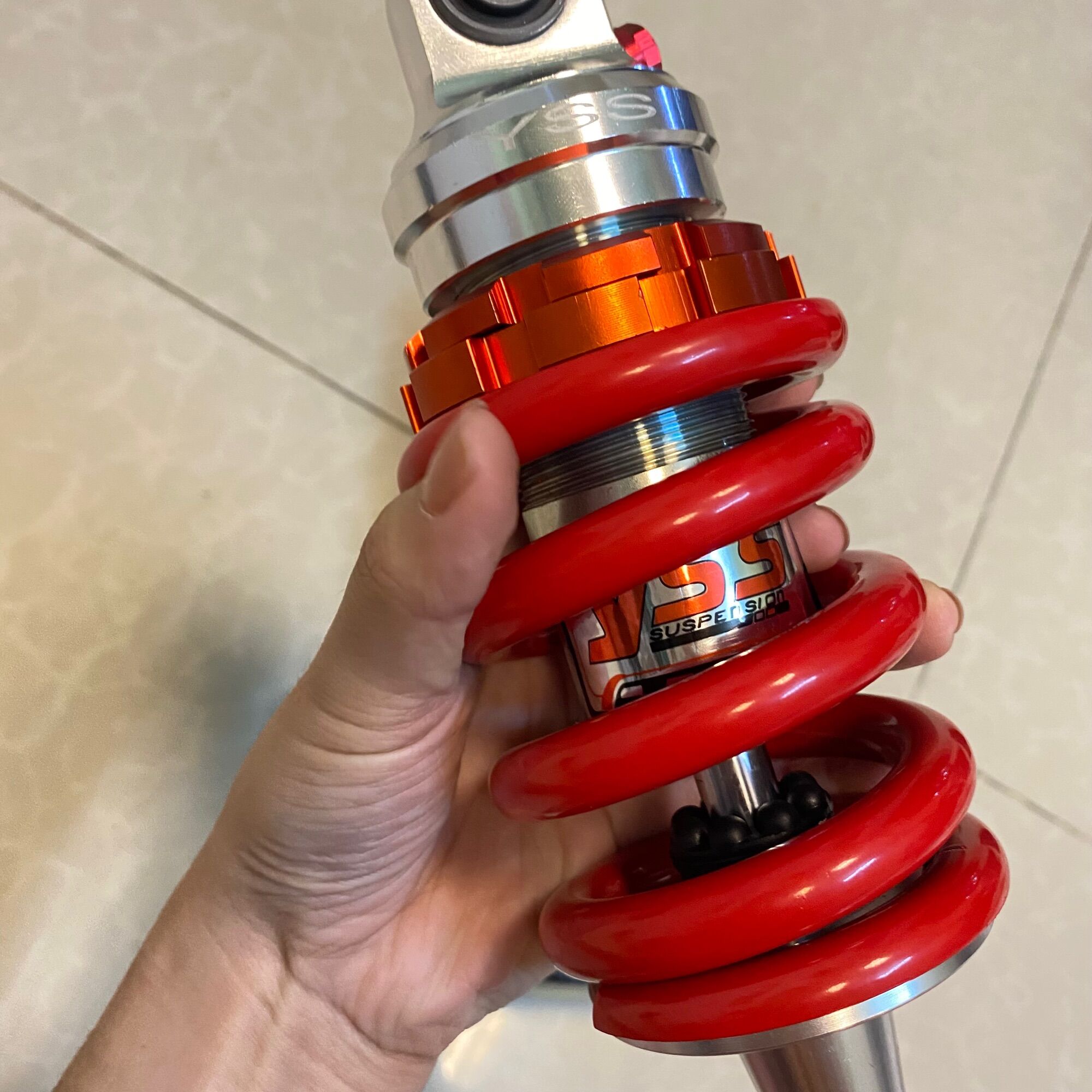 Phuộc nhún sau Ex 135 và Ex 150