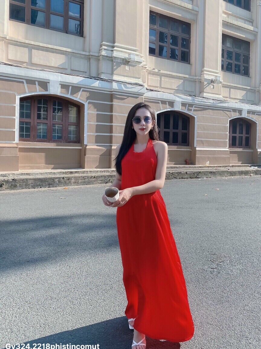 Đầm maxi lụa cổ yếm hở lưng có mút