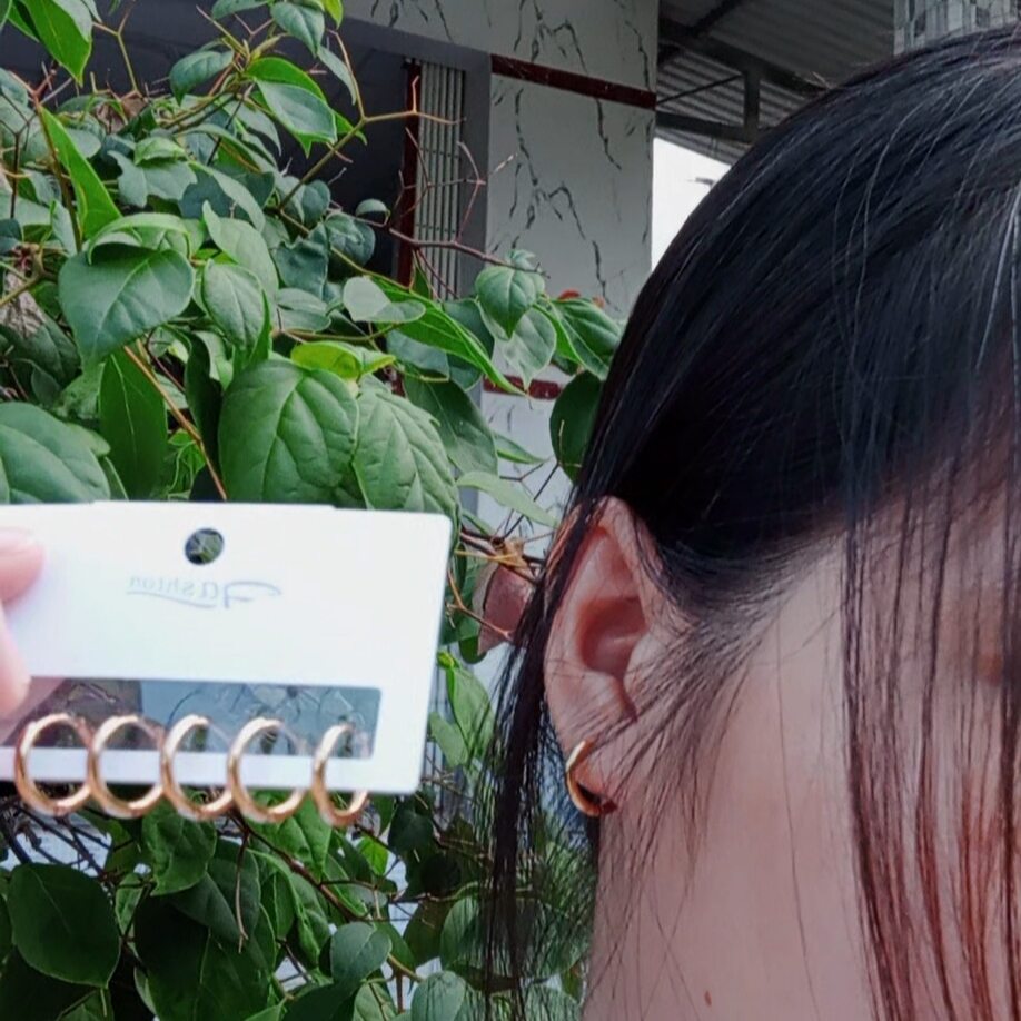 Bông tai titan khoen tròn vàng tươi
