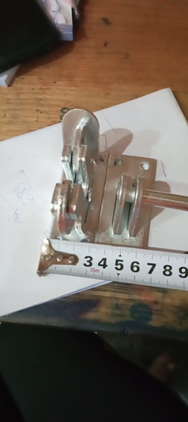 Chốt cửa tự động có bas khoá