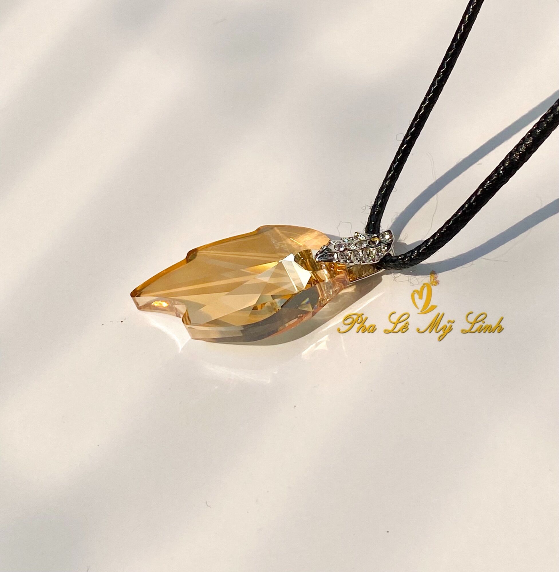 Mặt dây pha lê Swarovski chiếc lá (tặng dây đeo và kẹp mặt dây)