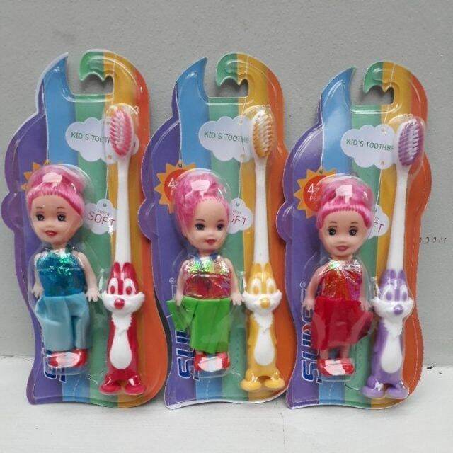 Bàn chải đánh răng cho bé gái có kèm búp bê