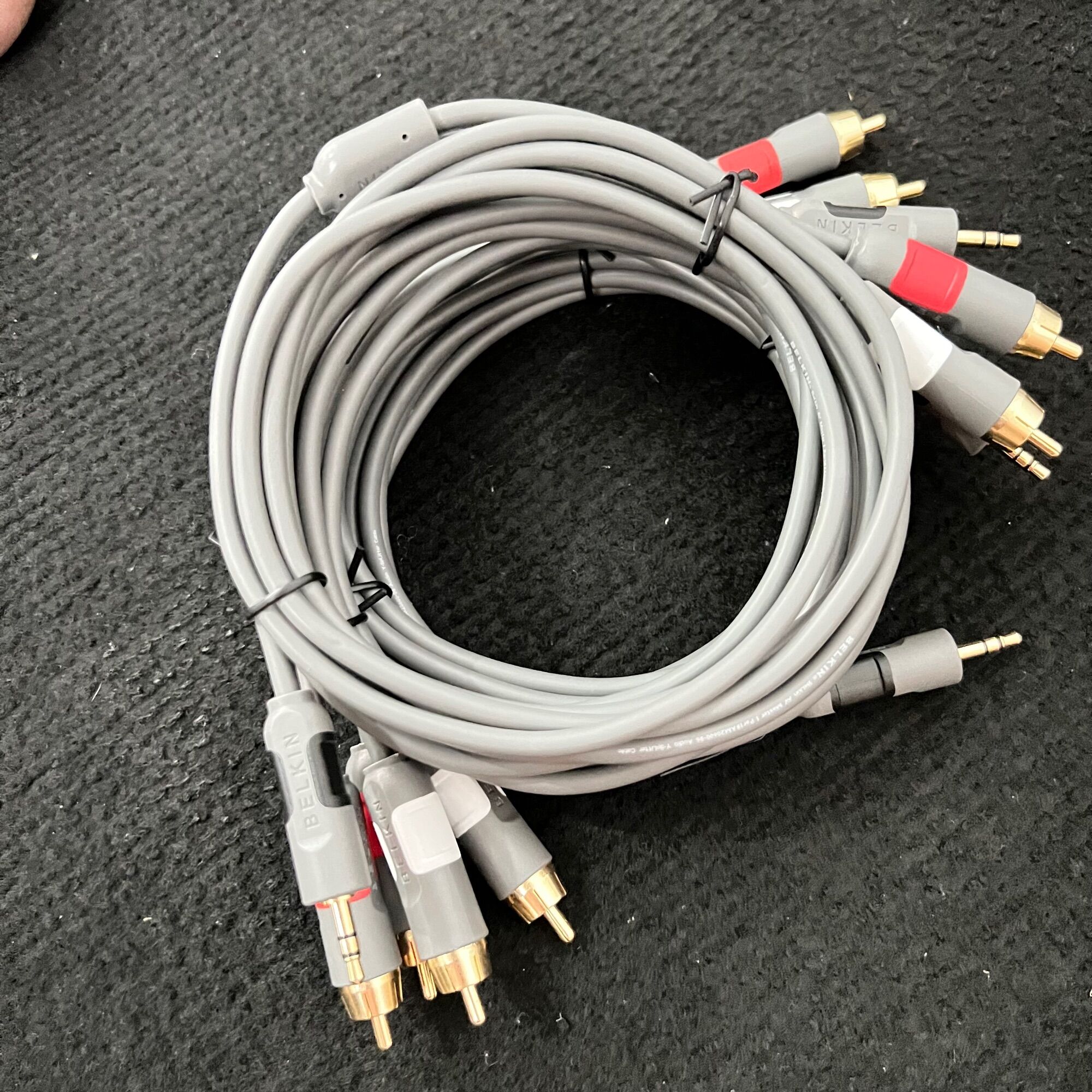 Dây 3.5 ra AV Belkin của Đức