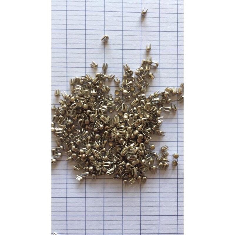 Bịch 100g chân chấu (đinh) đóng hạt cườm