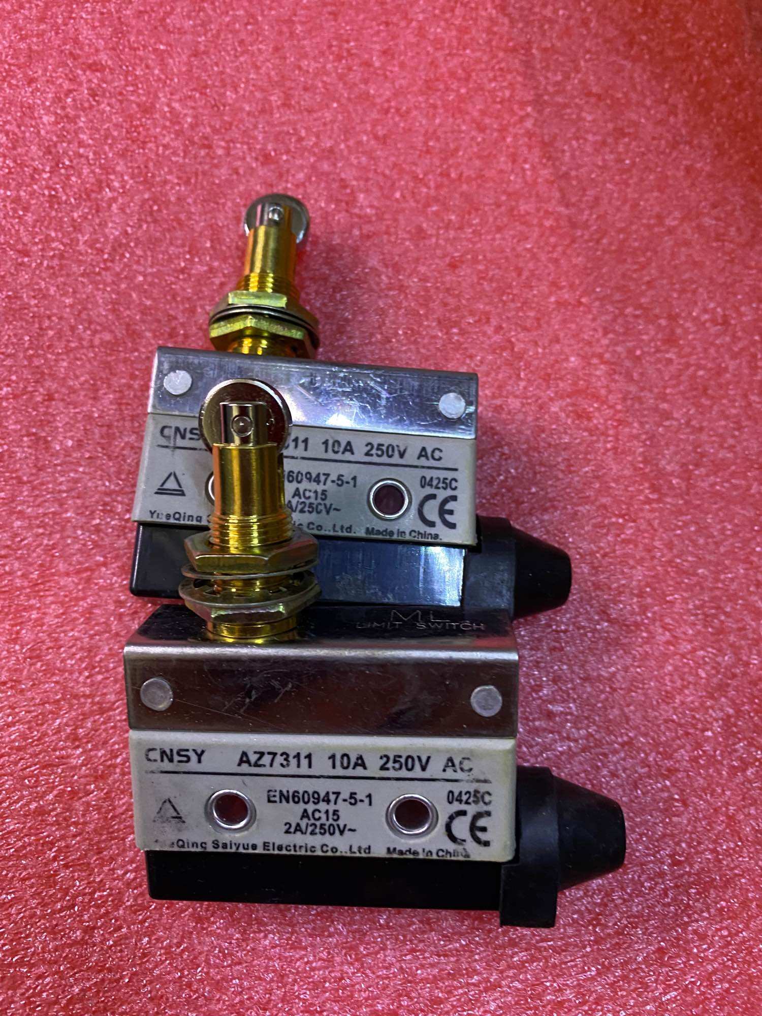 Công tắc nhấn nhả có bánh xe CNSY AZ7311 giá 2 chiếc