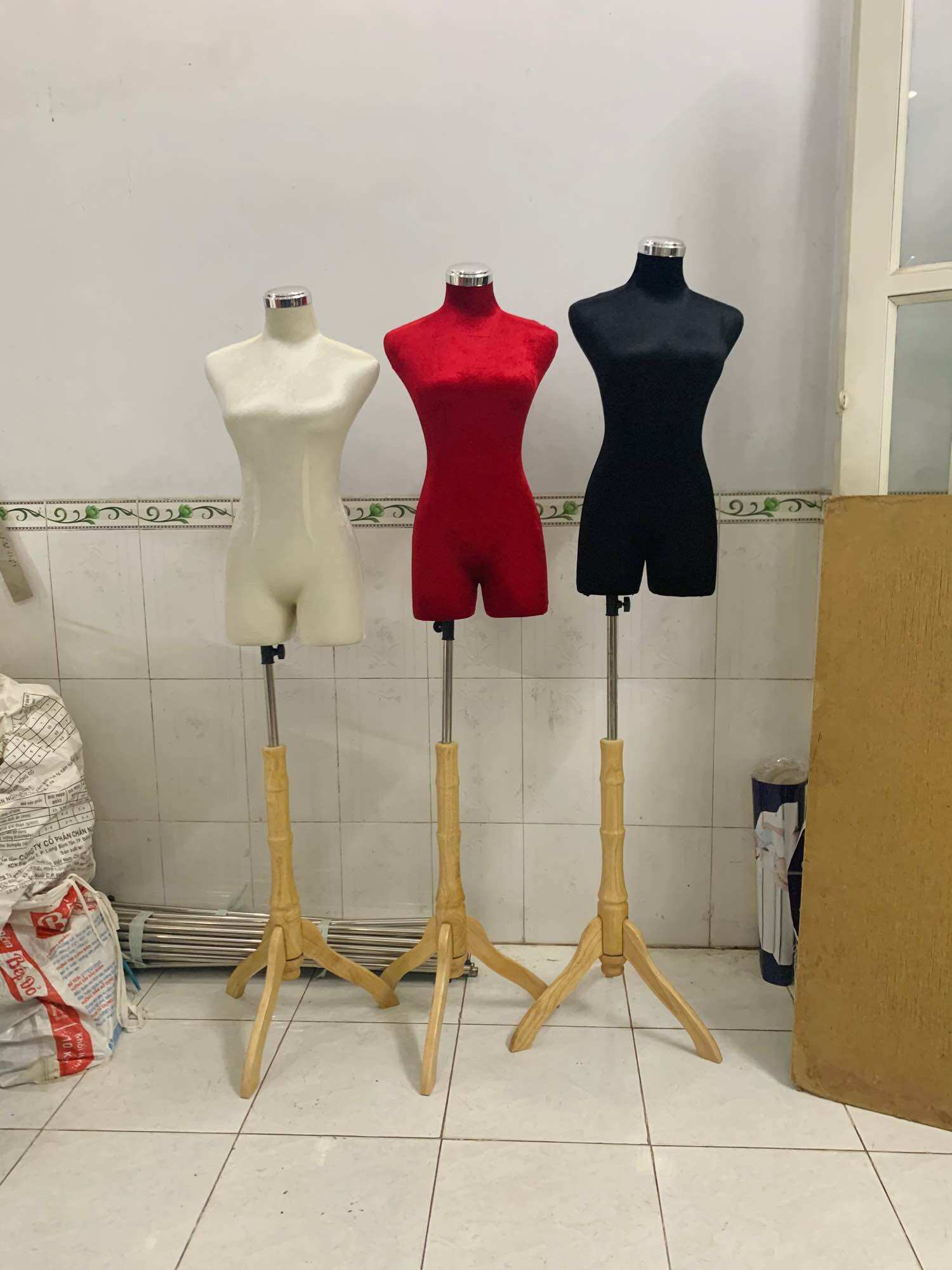 Manocanh nhung nữ đầu mạ bạc size S (82-62-86)