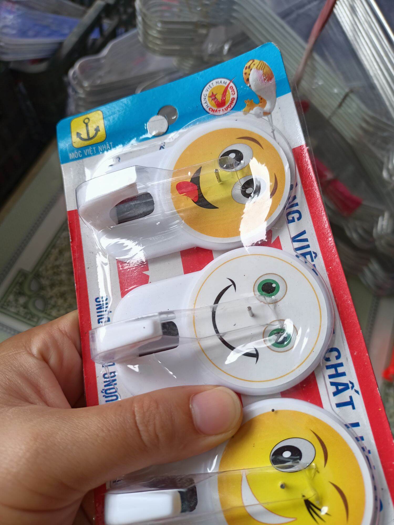 móc dán tường có đinh đóng (vỉ 3 cái)