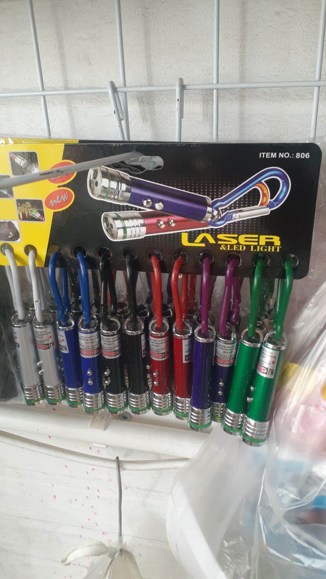 Đèn Laser 4 chức năng( đèn pin, tia laser,rọi tiền giả,móc khóa) kèm 3 pin