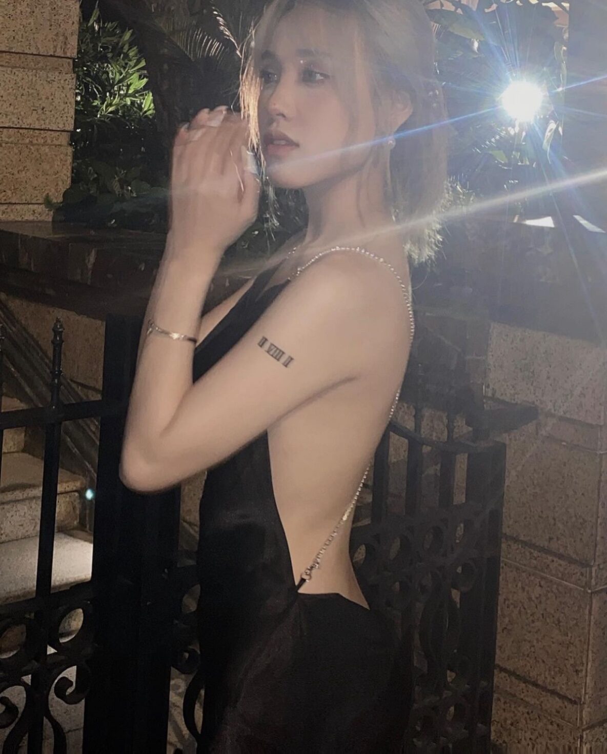 Đầm Lụa Hở Lưng Dây Đá