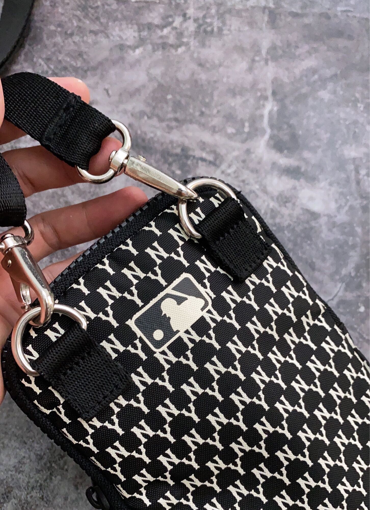 Túi MLB NY mini Black( xuất dư chuẩn)