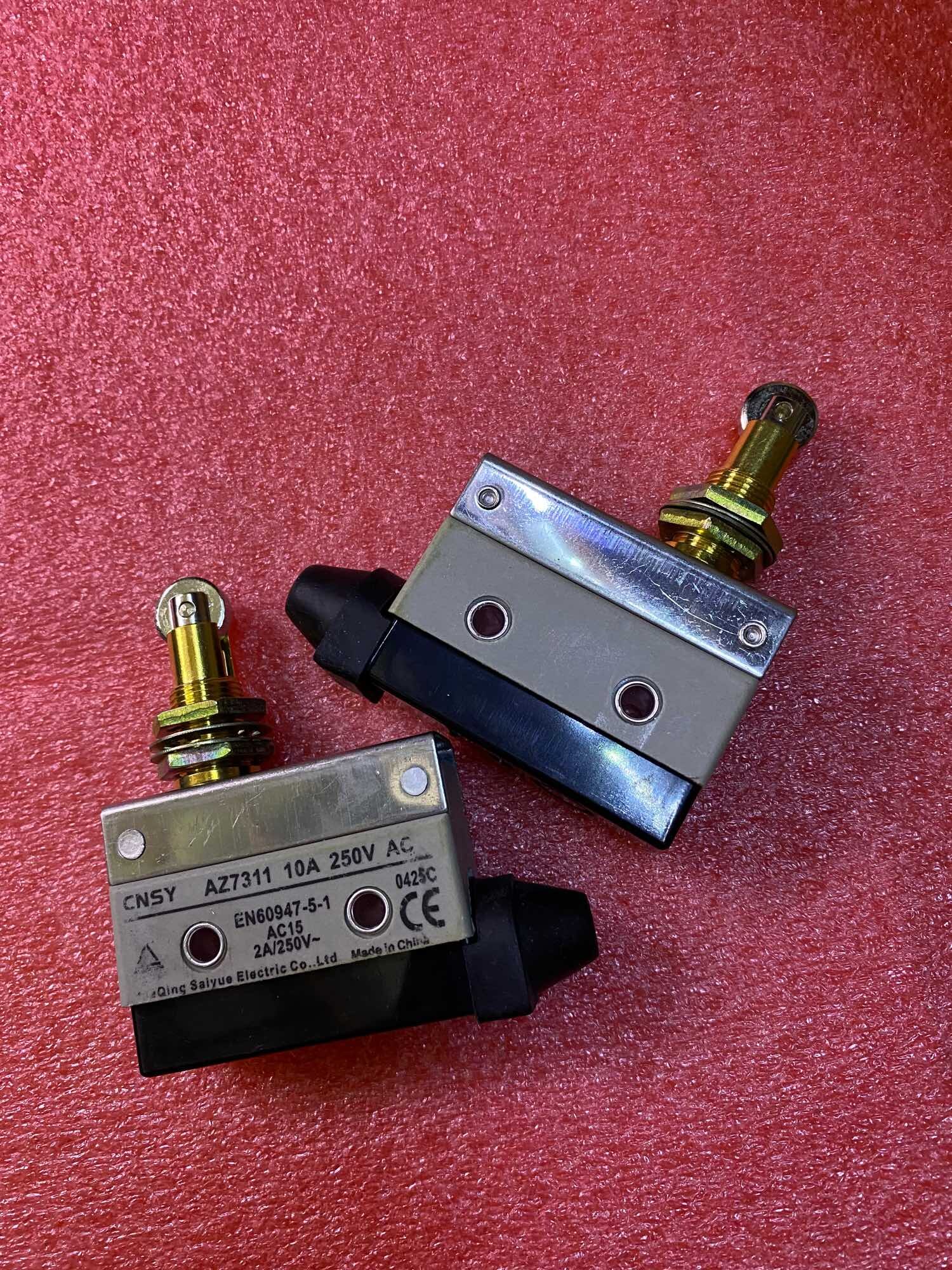 Công tắc nhấn nhả có bánh xe CNSY AZ7311 giá 2 chiếc