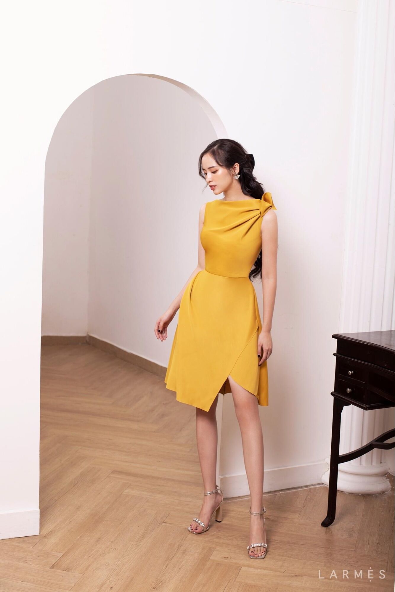 LARMES - Đầm xếp vai, tùng xoè A xẻ tà Brenna