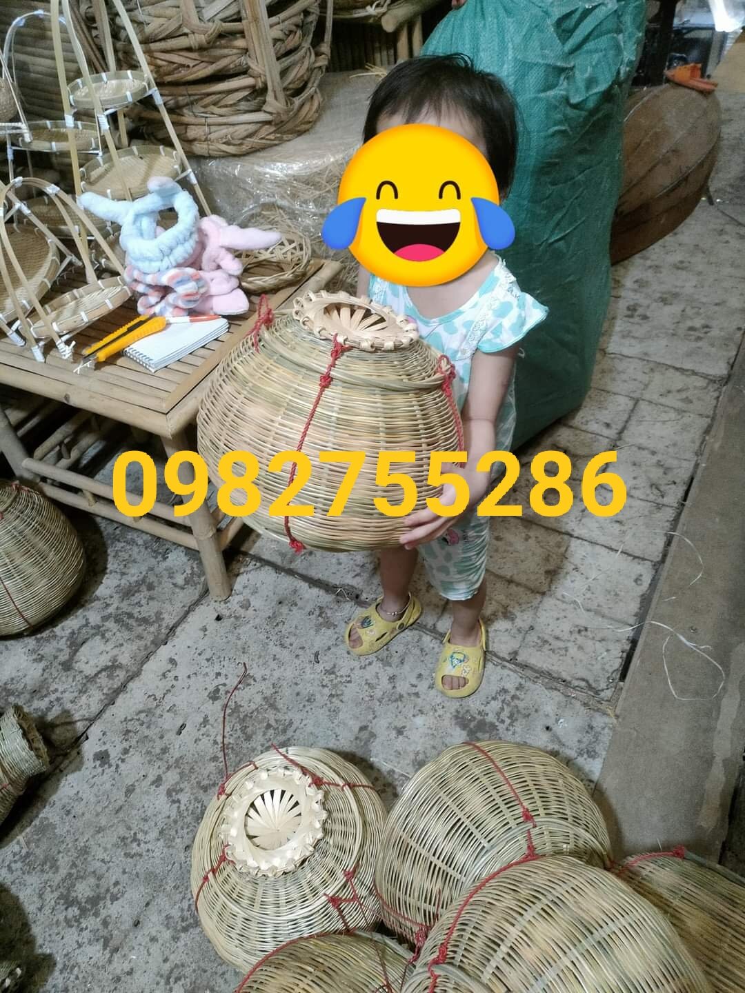 Giỏ tre đựng cá