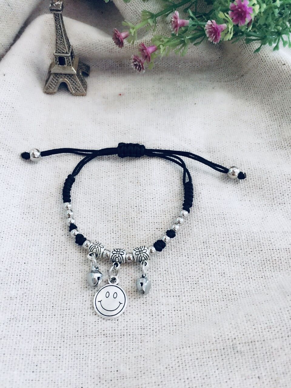 Vòng tay dây gút mặt cười phối chuông , đa dạng mẫu mã, chất lượng đảm bảo và cam kết hàng đúng mô tả