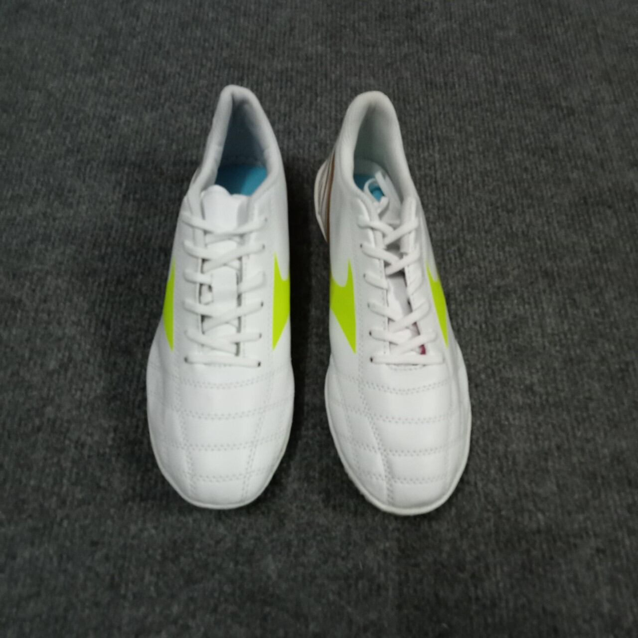 Giày đá bóng Mizuno Việt đã khâu đế Hồng