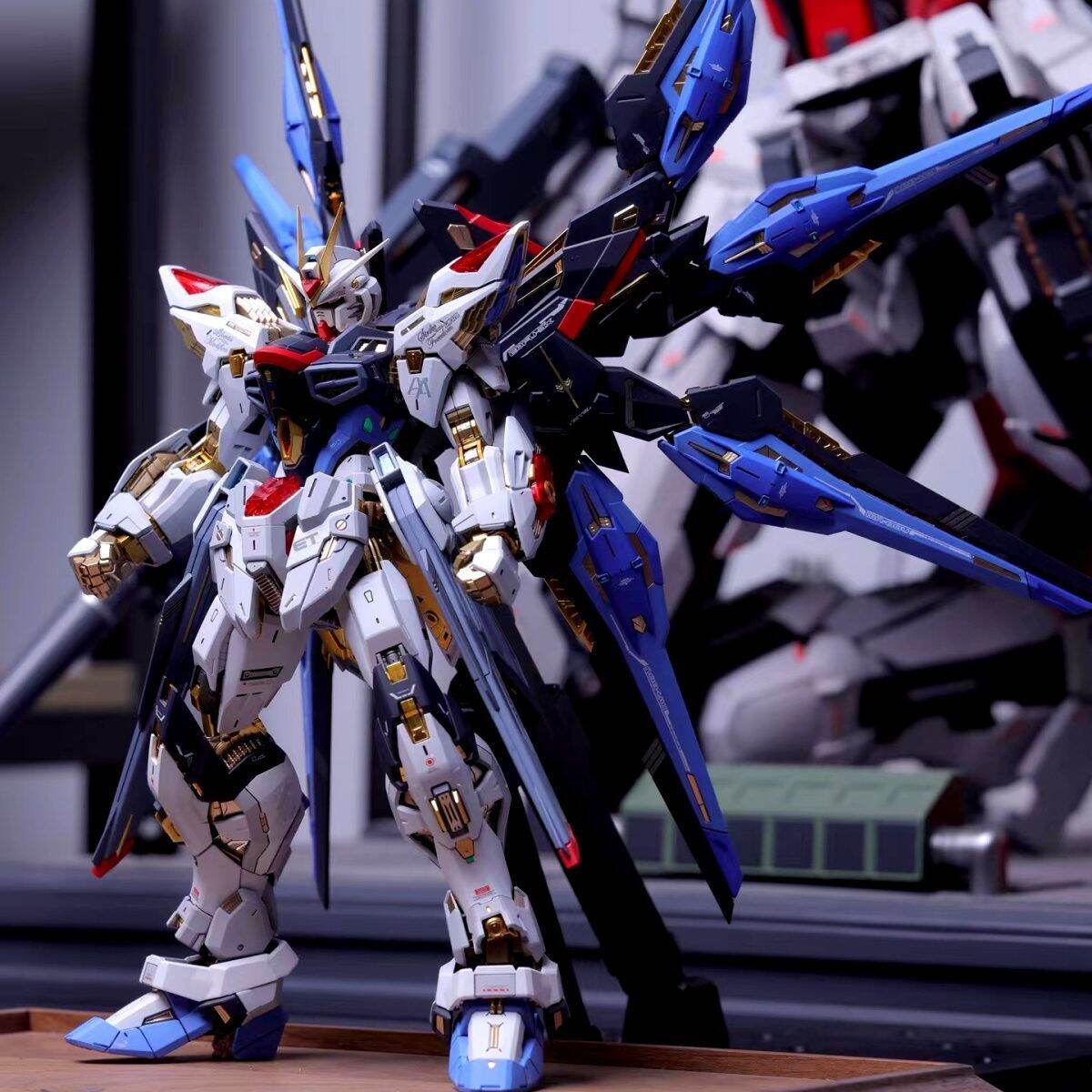 Model Gundam Freedom Assembly MG Unicorn Sakura Assault Red Heretic Mecha Toy for Boys And Bé Gáis over 12 Years Old