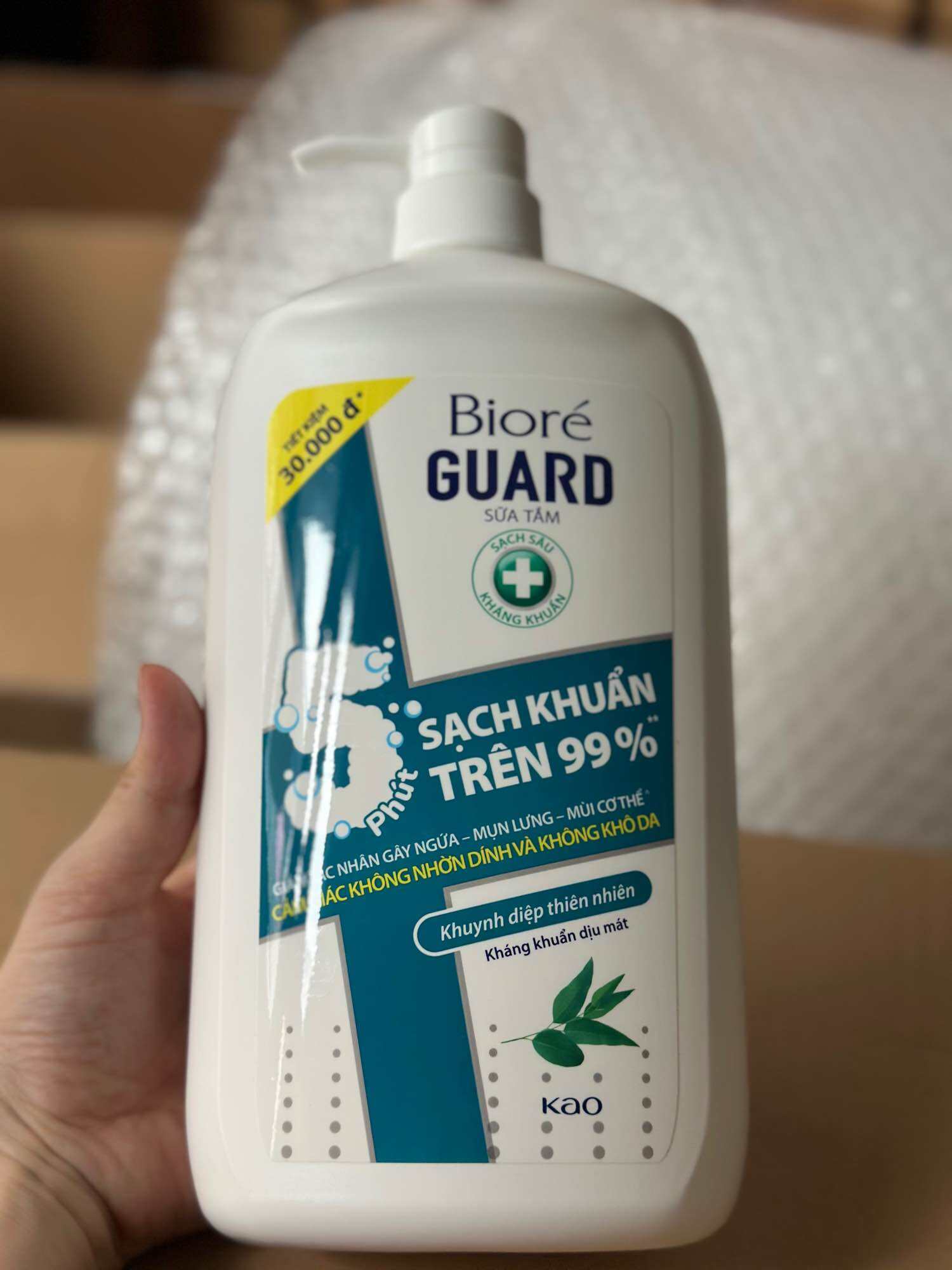 Bioré Sữa Tắm Sạch Sâu Kháng Khuẩn - Khuynh Diệp Thiên Nhiên Biore Guard 1.2kg