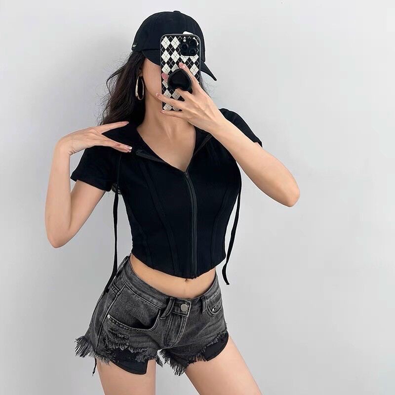 Áo croptop dây kéo có nón ngắn tay