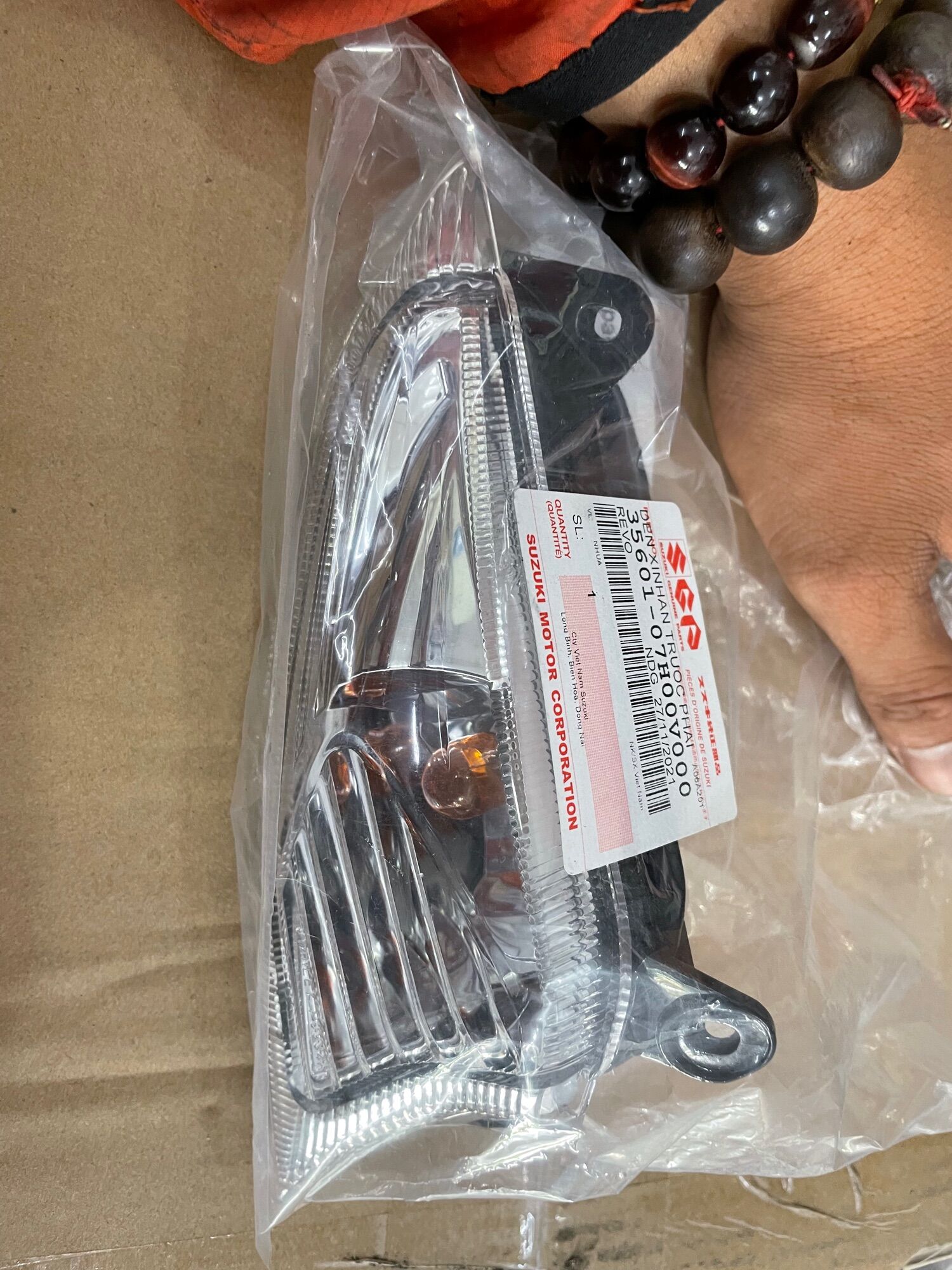 Đèn si nhan trước suzuki Revo