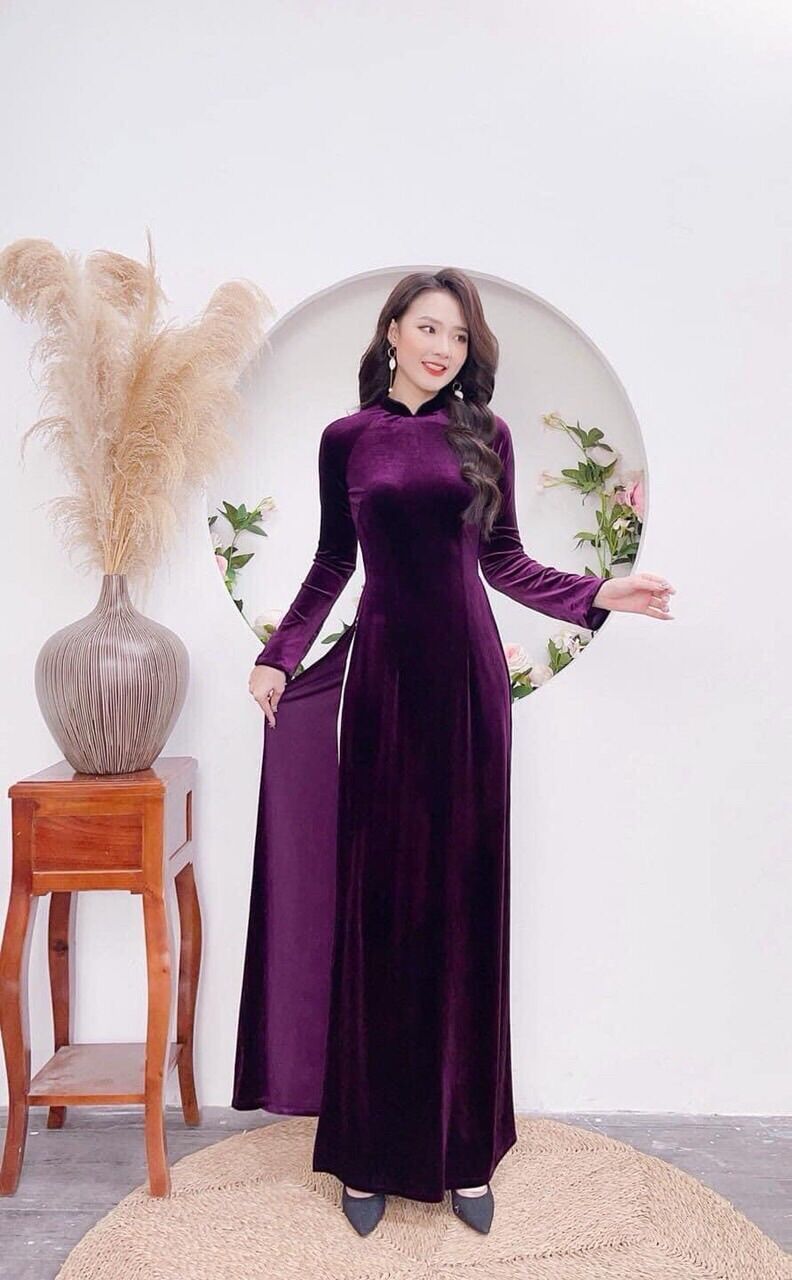 Áo dài nhung may sẵn màu tím kèm quần trắng