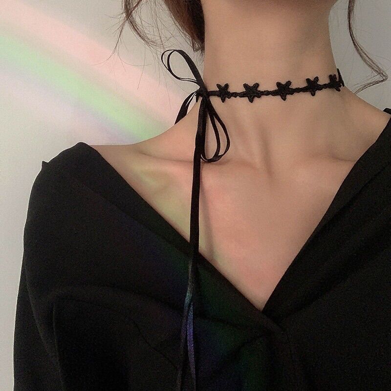 Dây chuyền choker đen các mẫu cá tính cho nữ
