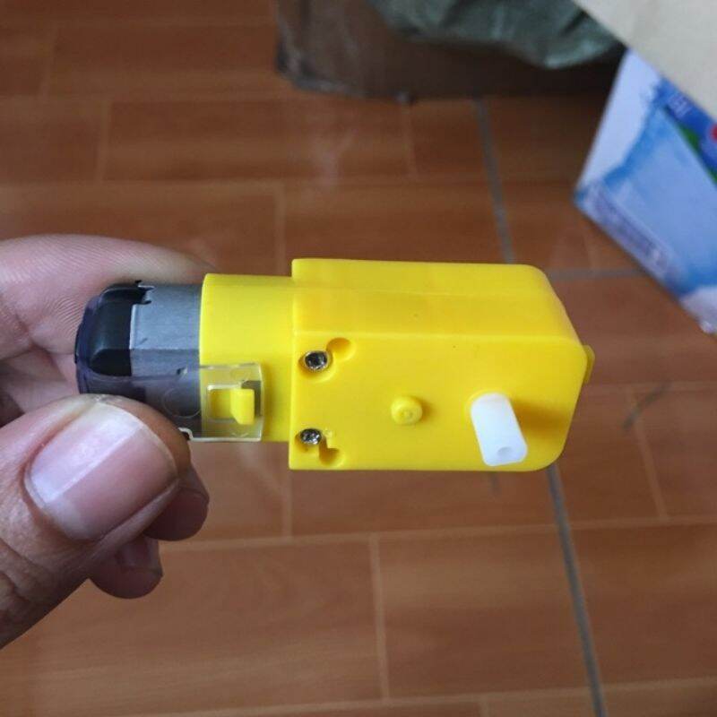 Động cơ giảm tốc vàng kèm bánh xe chế