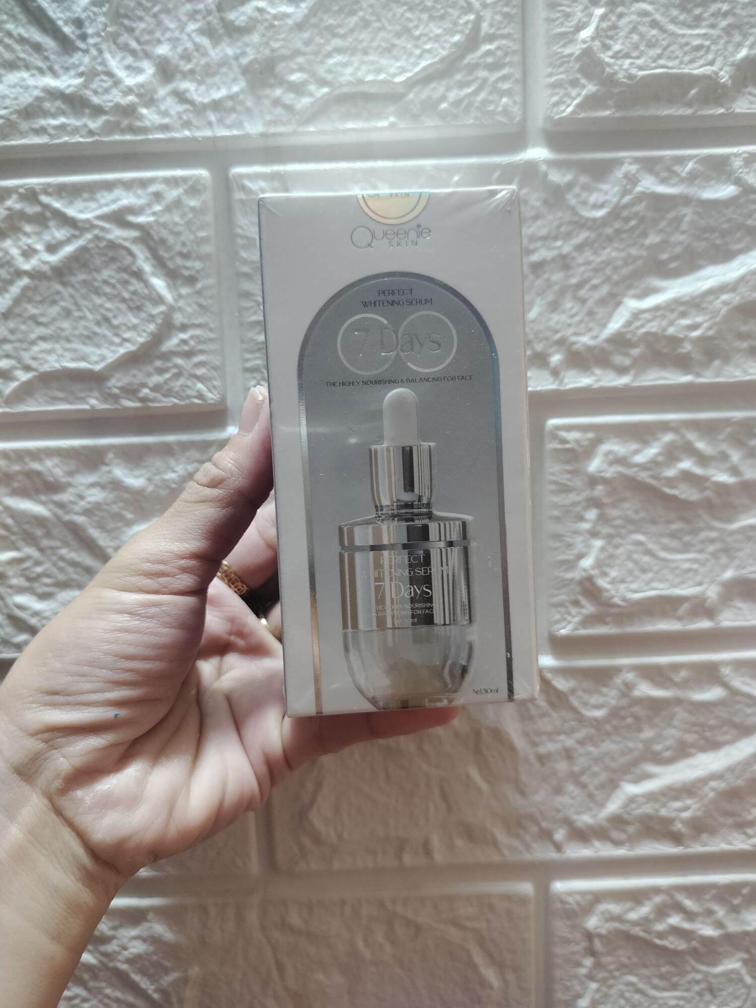 Huyết thanh 7day Queenie skin giúp căng bóng da mịn màng lọ 50,ml