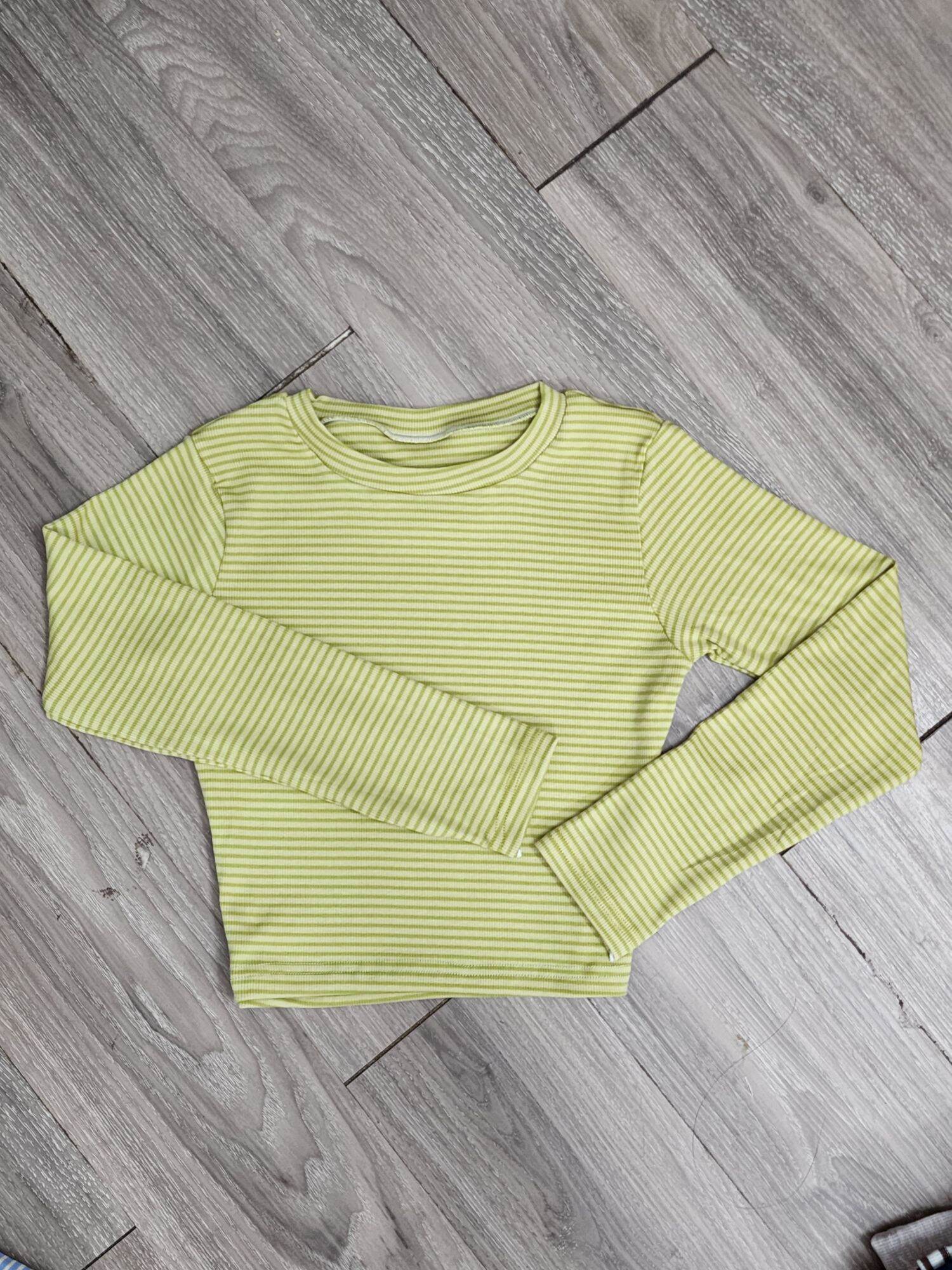 Áo croptop sọc ngang tay dài