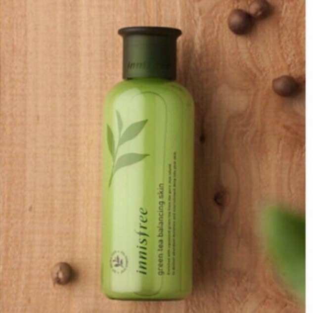 Nước hoa hồng từ trà xanh innisfree green tea balancing skin 200ml