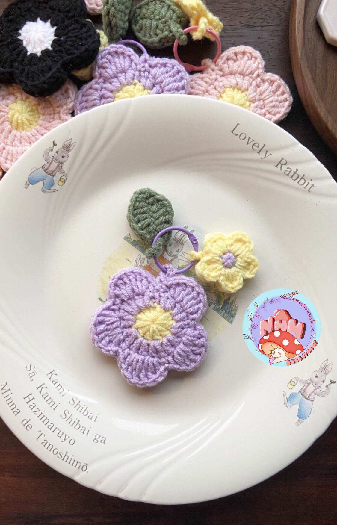 Móc khoá hình hoa bằng len handmade dễ thương