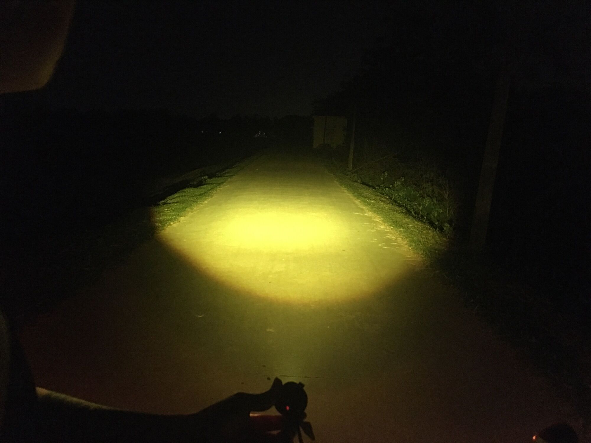 Đèn pha led bi cầu pha trắng, cos vàng siêu sáng, chân H4