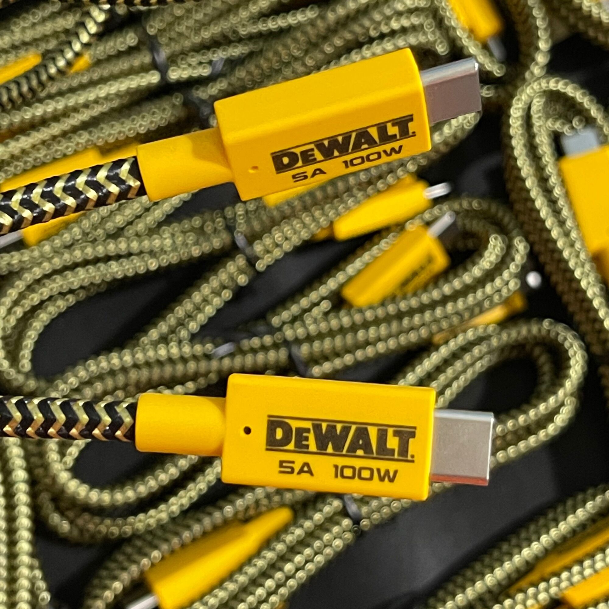 Cáp DeWALT Type C to Type C 100W DeWALT C to C DCB094k