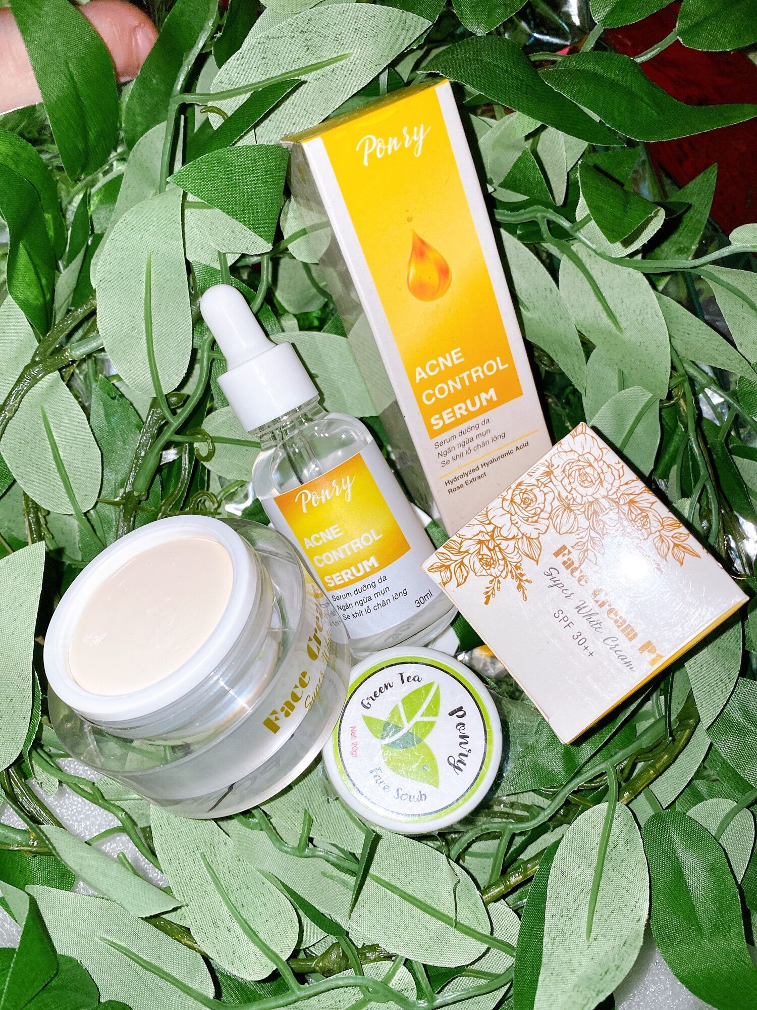 KEM FACE P1 DƯỠNG TRẮNG DA PONRY 10gr ( có kèm quà )