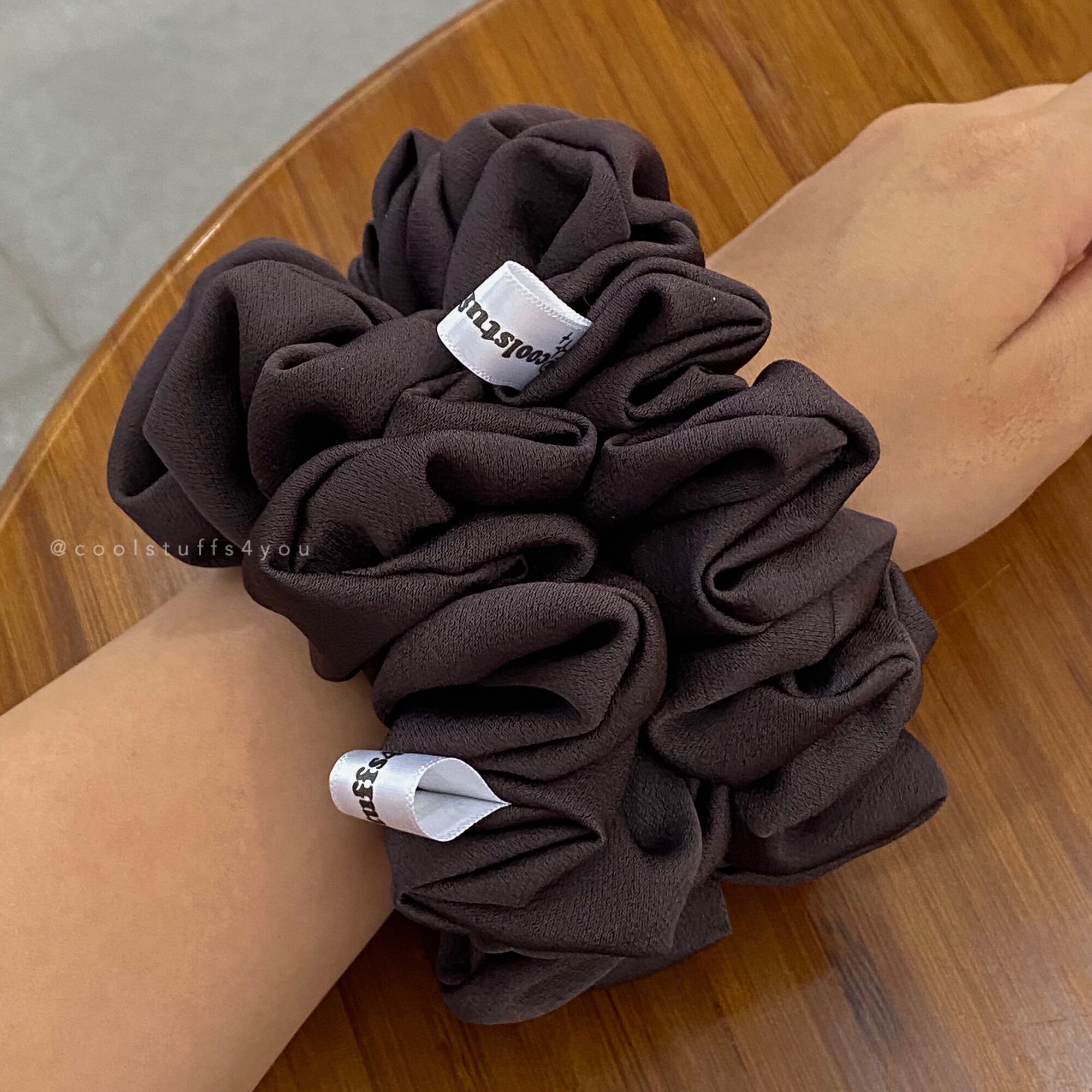 Buộc tóc scrunchies vải lụa dày dặn màu Nâu Sậm