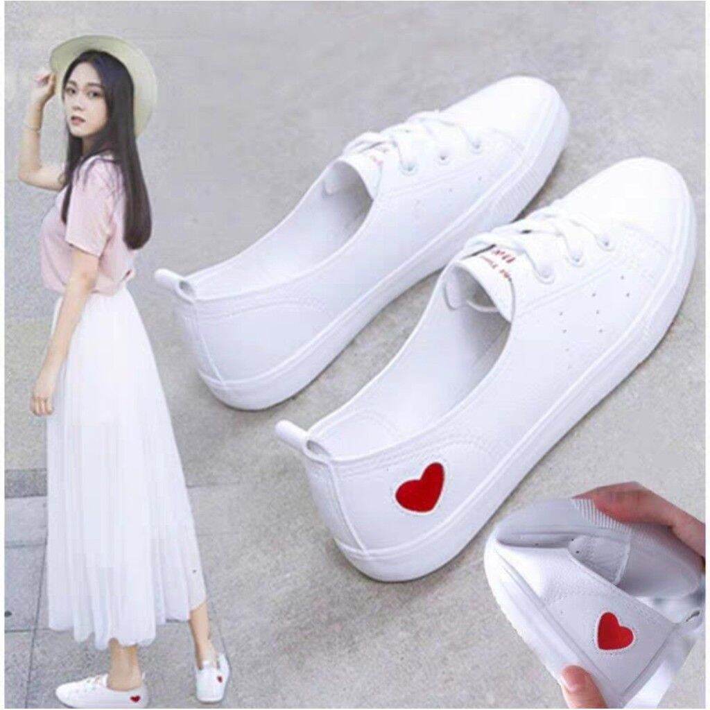 Giày thể thao nữ trắng da mềm thêu trái tim