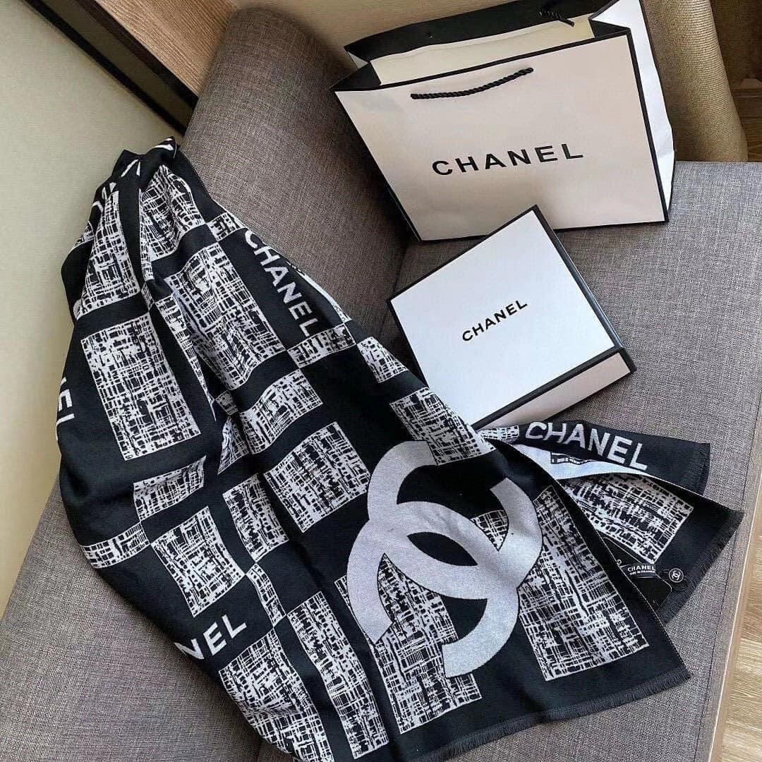 Khăn Chanel kèm hộp sang chảnh Kích thước 65x180cm