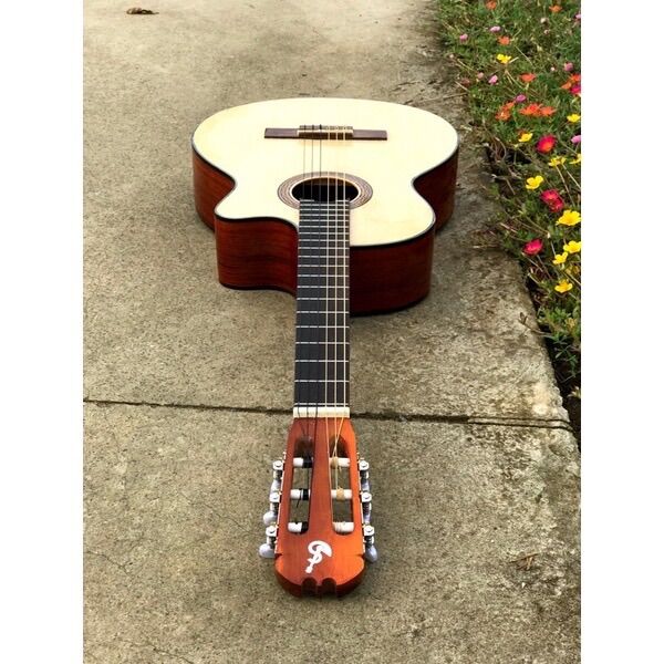 (Miễn Phí Ship) Đàn guitar classic gỗ hồng đào dáng khuyết