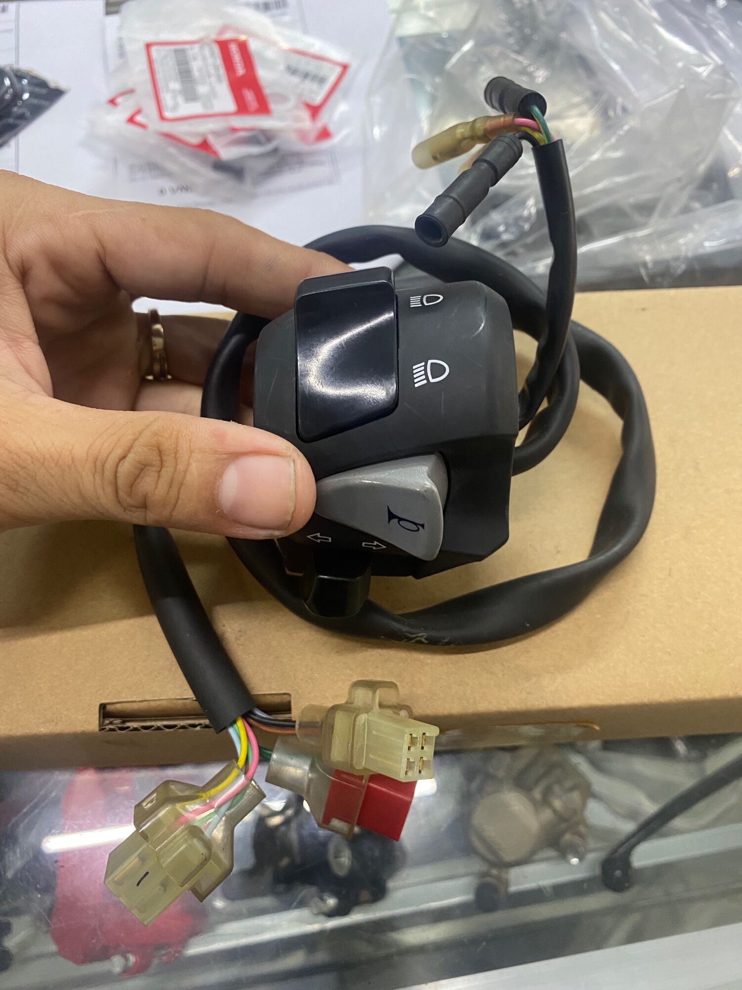 Cùm công tắc bên trái pcx 2018
