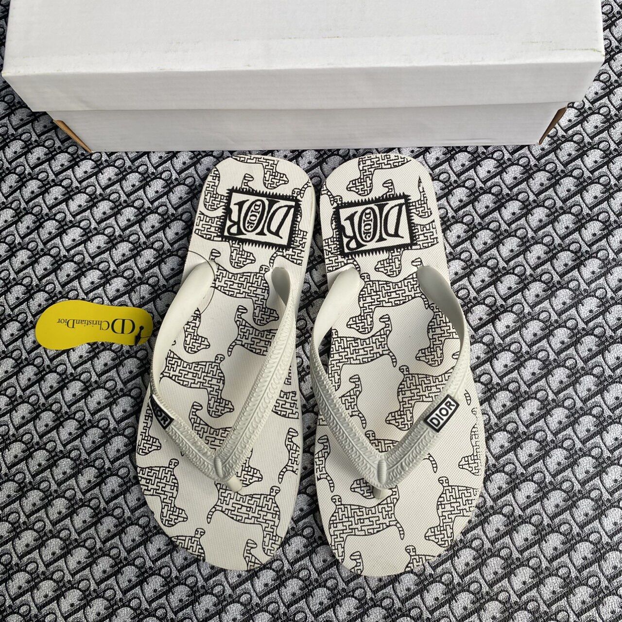 Dép kẹp Nam -Nữ Dior ( Trắng - Đen )