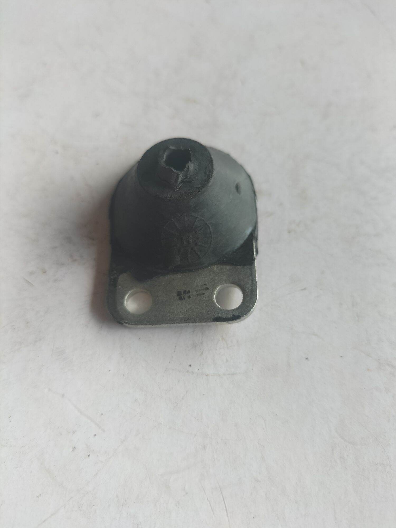 nhún treo máy cưa xích stihl 381