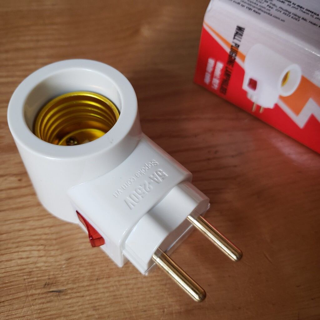 Đui đèn liền phích cắm có công tắc Sopoka