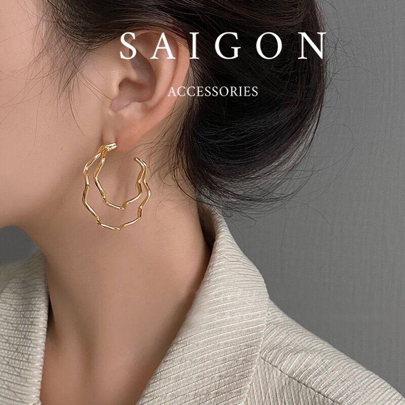 Khuyên tai chữ c dạng xoắn | sai gon accessories |
