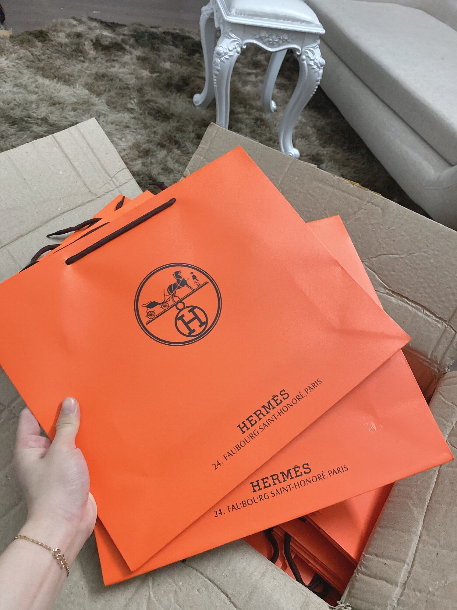 Túi giấy đựng túi sang chảnh cỡ 30cm