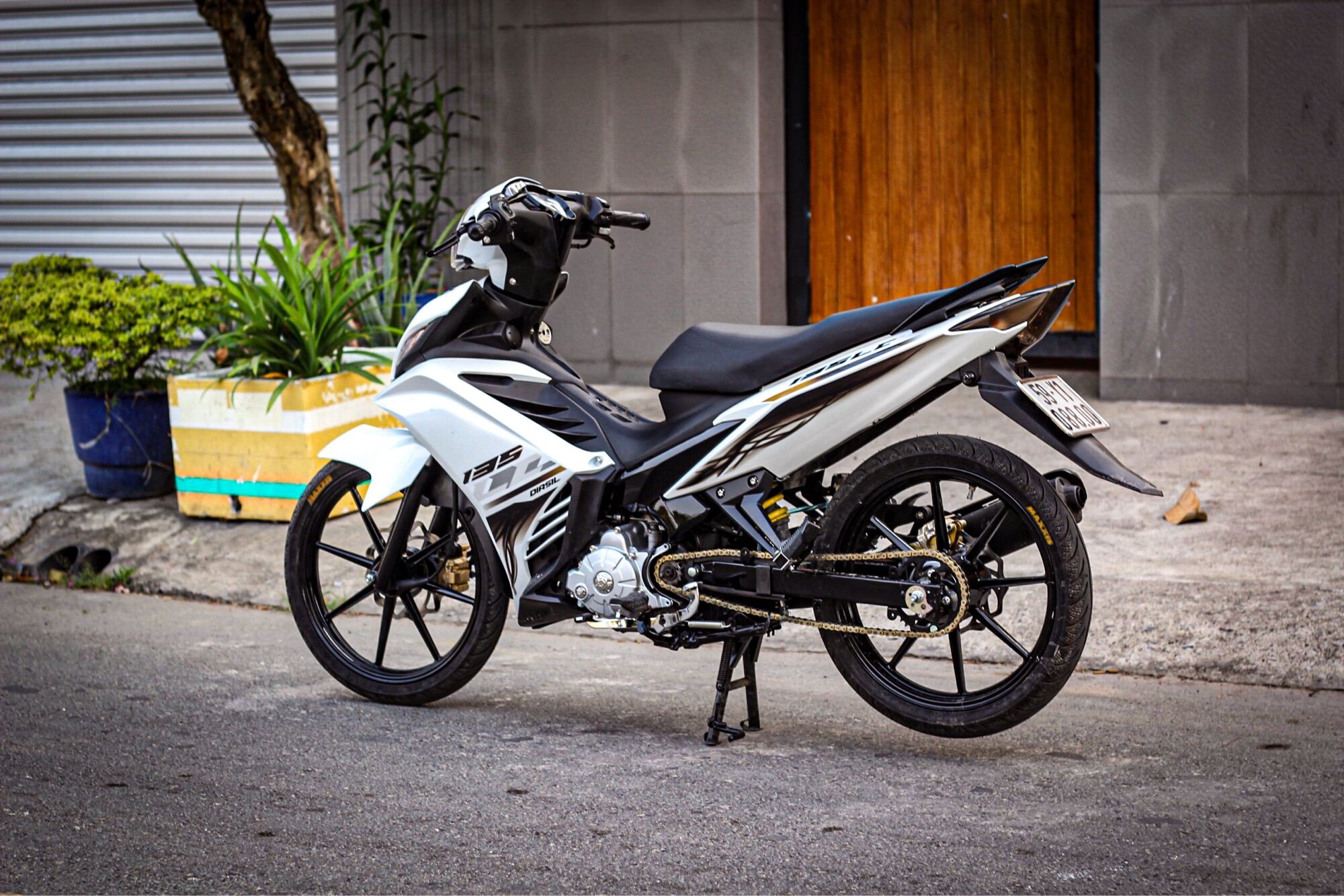 Tem exciter 135 màu trắng tem chế trắng đen