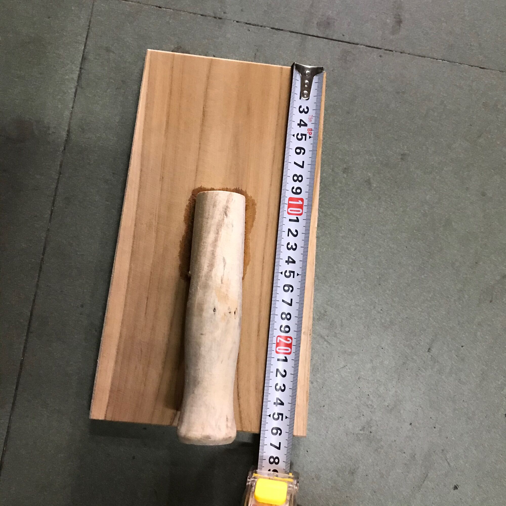 Bàn chà gỗ giá tỵ