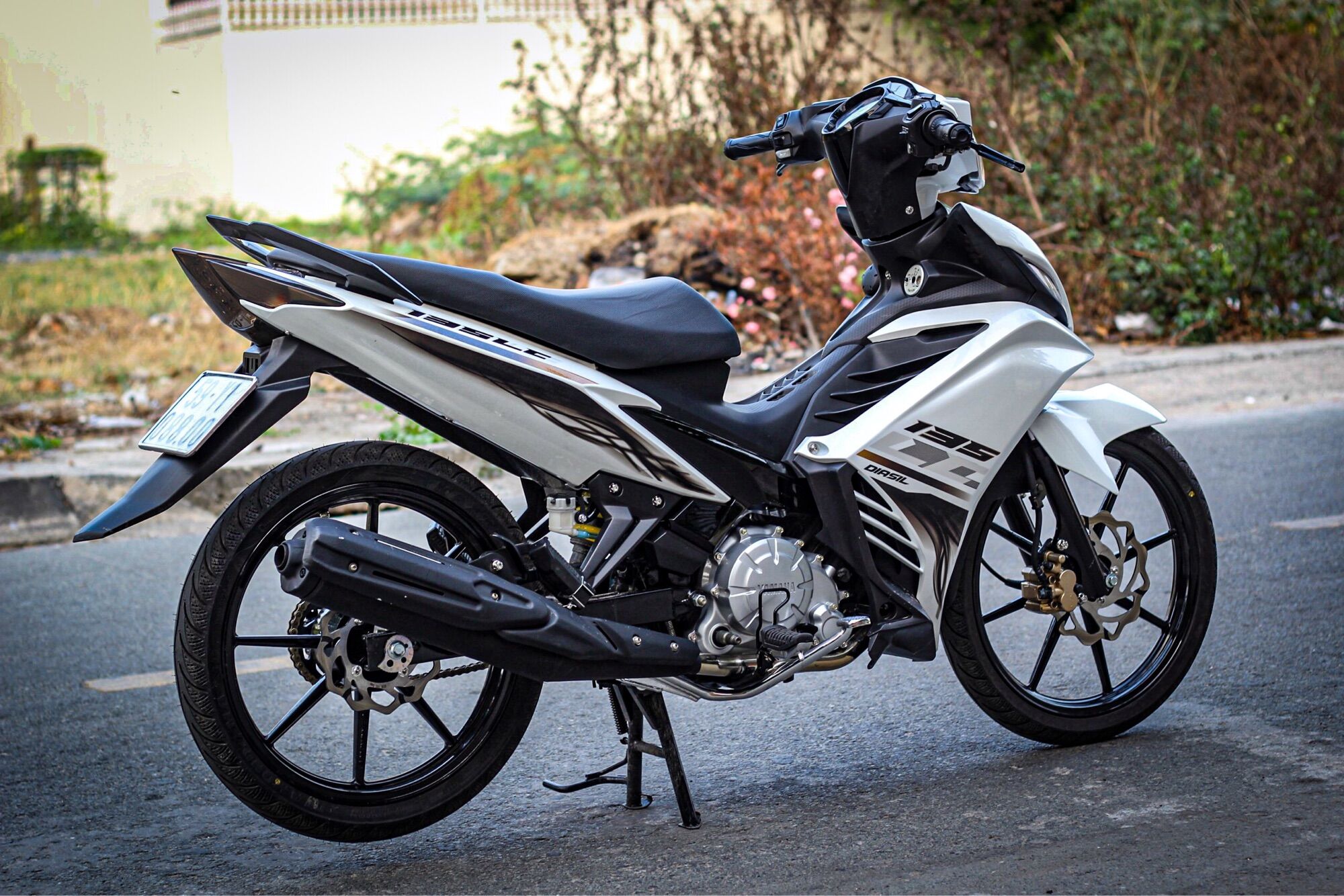 Tem exciter 135 màu trắng tem chế trắng đen