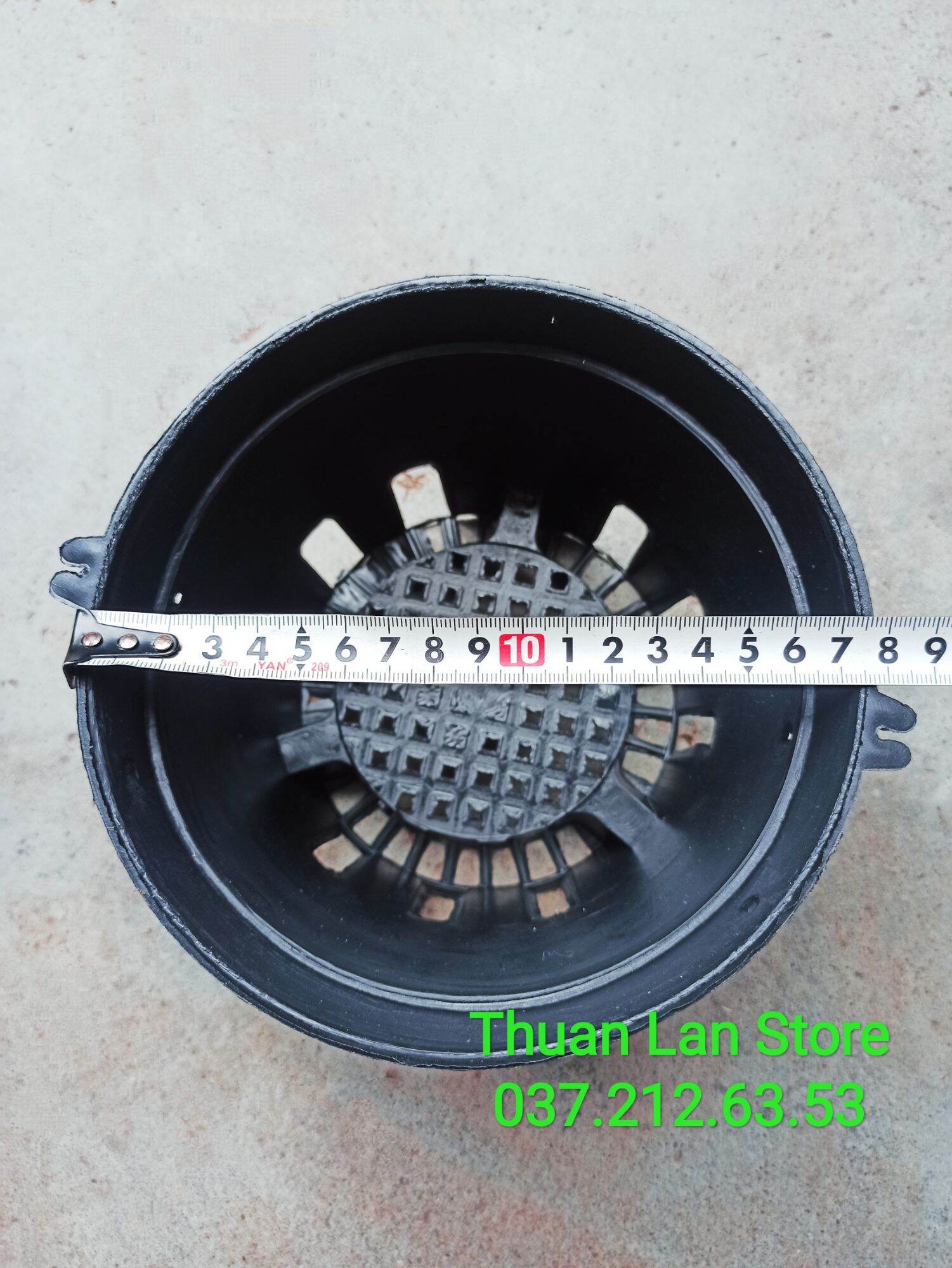 Chậu nhựa đen trồng lan f18